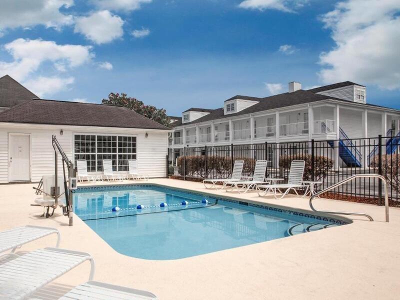 Отель Baymont By Wyndham Brunswick Ga Экстерьер фото